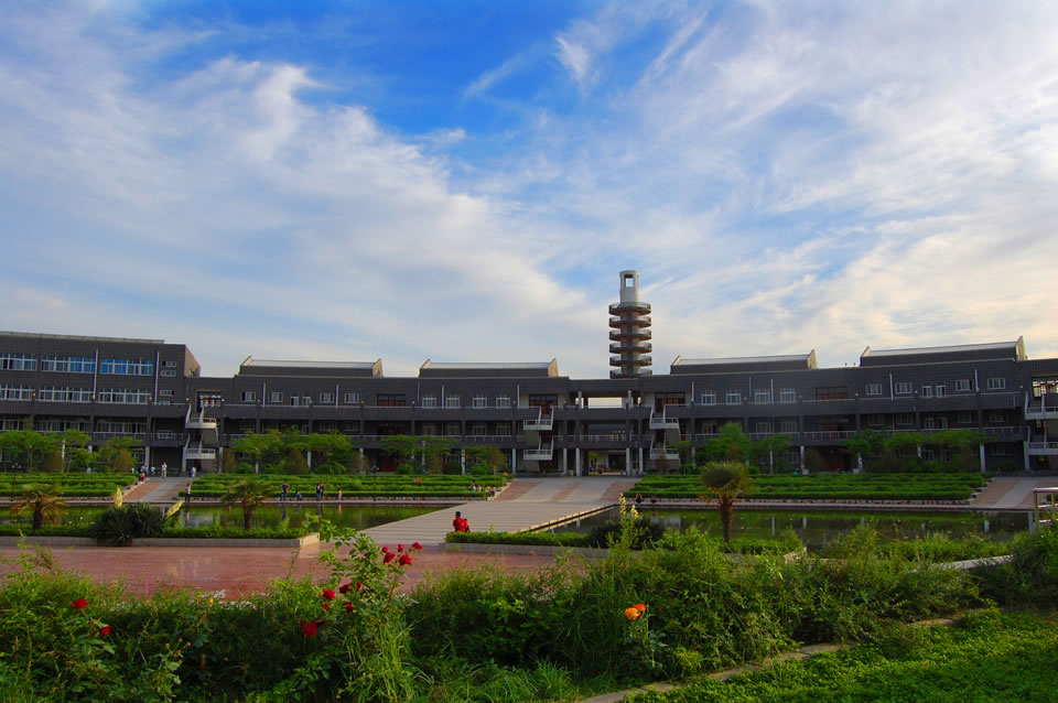 校友会:邯郸学院排名—2015年邯郸学院排第643名 较2014年下滑26名图片