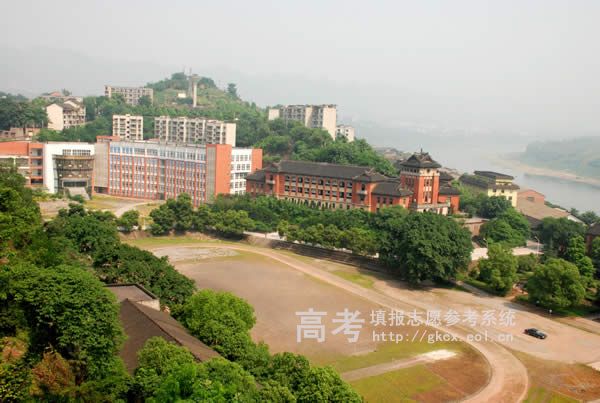 重庆工商大学融智学院2019年以新生高考成绩得分15.