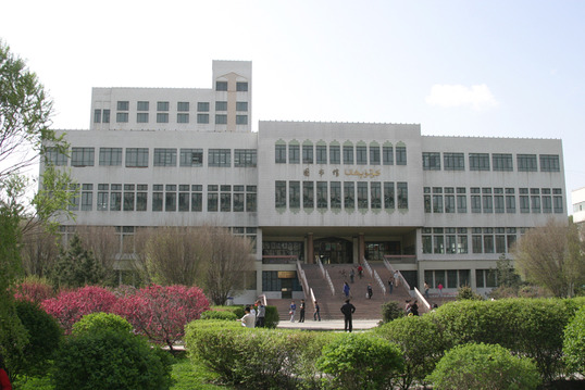 校友会新疆师范大学排名2015年新疆师范大学排第219名较2014年提升17