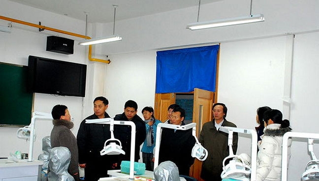辽宁师范大学海华学院2015打败了3个同类竞争院校,在2015师范类院校排名榜单中居第16名。 注:2015辽宁师范大学海华学院排名相关数据均引用自艾瑞深中国校友会发布的《中国大学评价研究报告》。校友会专注于大学评价研究,至今已经14年。相信本文引用的2015辽宁师范大学海华学院排名数据具备较高的参考价值和一定的权威性。 结语:原创不易,如果你觉得本文关于辽宁师范大学海华学院排名的内容整理得不错,请动手分享或转发,千小栀一定会对你独一无二的支持和肯定表达十二分的感激!