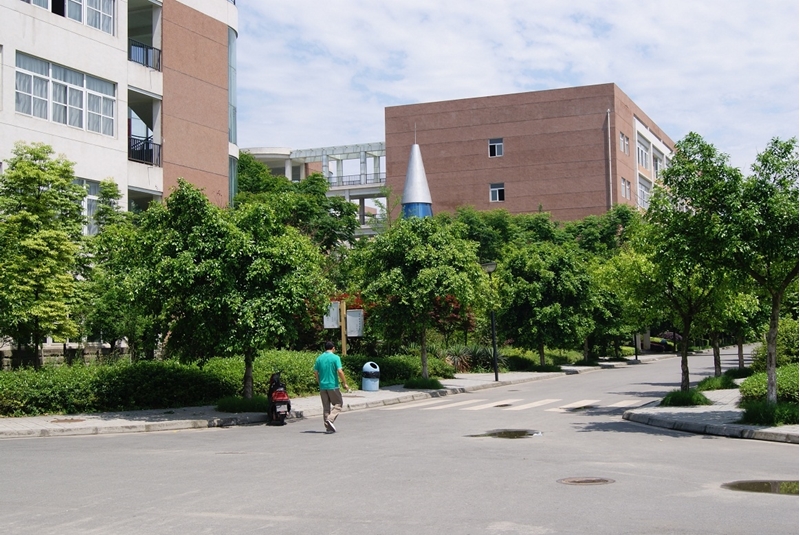 成都工业学院校园风景136210
