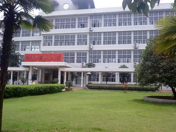 武汉工程大学邮电与信息工程学院校园风景135596